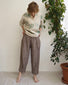 Pantalone alla caviglia con tasche asimmetriche e elastico in vita in lino marrone a righe 