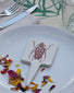 Segnaposto o marker in ceramica decorata