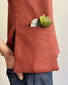 Gilet asimmetrico con tasca color mattone
