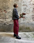 Pantalone in viscosa colore amaranto profilo