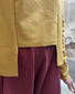 Dettaglio t-shirt colore senape
